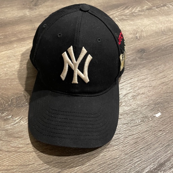 GUCCI X MLB NY Yankees Black Embroidered Butterfly 57-61 CM - Picture 2 of 9